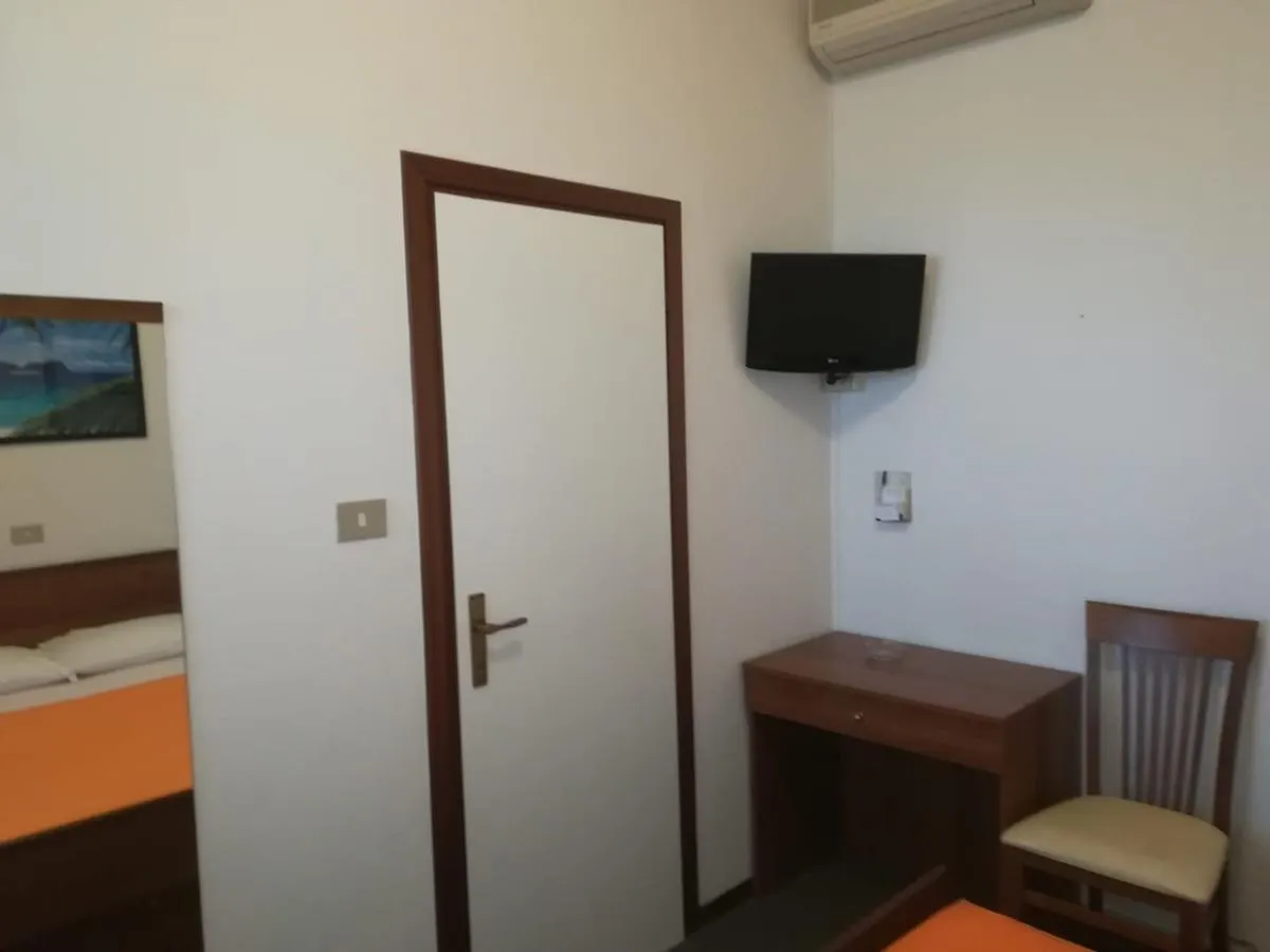 Hotel Tuscolano Μπολόνια 2*,