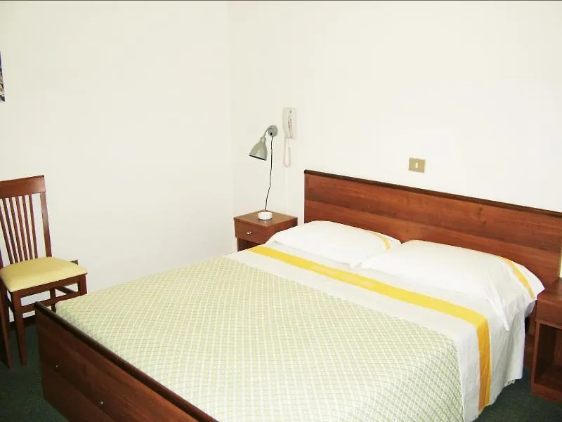 Hotel Tuscolano Μπολόνια 2*,